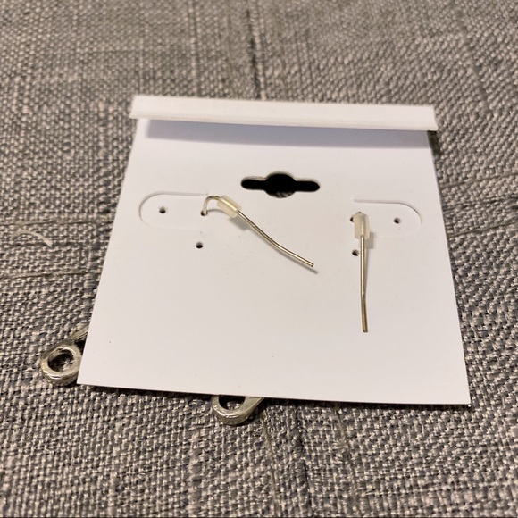Guess logo safety pin earrings - Picture 2 of 2
